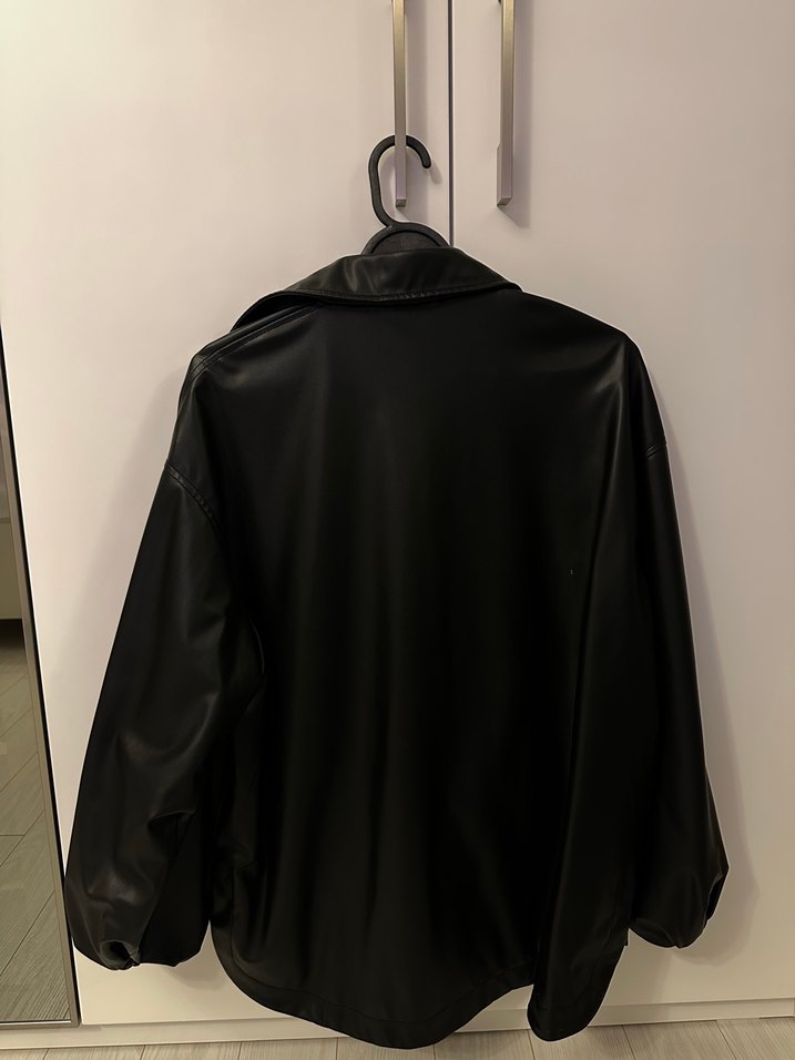Zara Balon kollu suni deri oversize ceket - Görsel 4