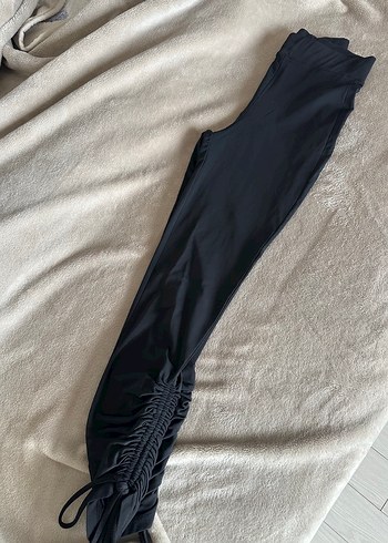 Zara kenarları büzgülü ve bağlamalı tayt - Görsel 2