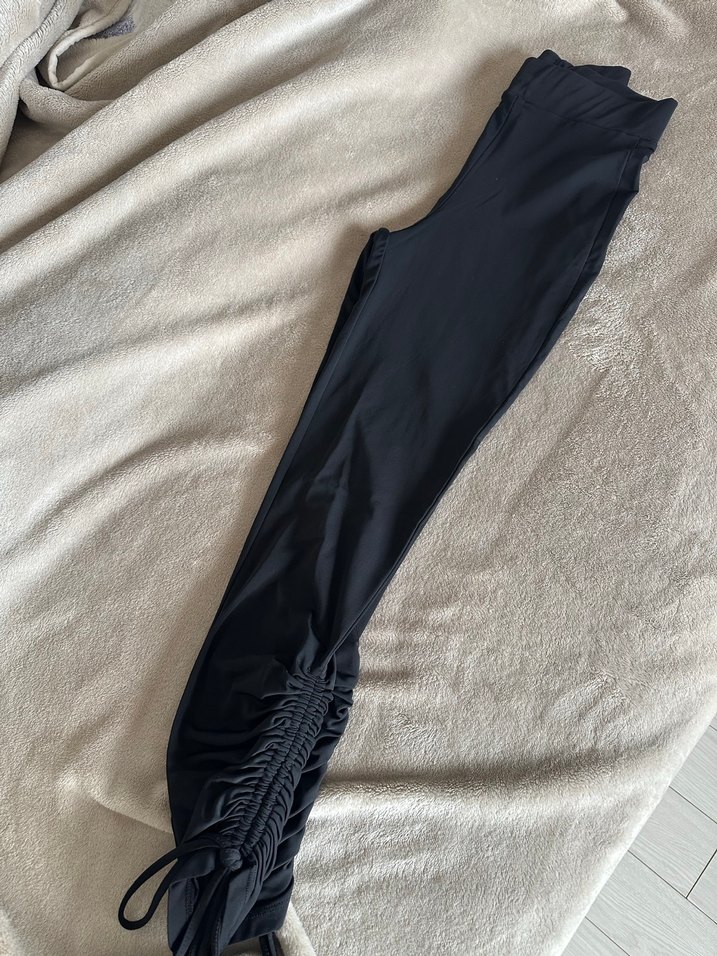 Zara kenarları büzgülü ve bağlamalı tayt - Görsel 2