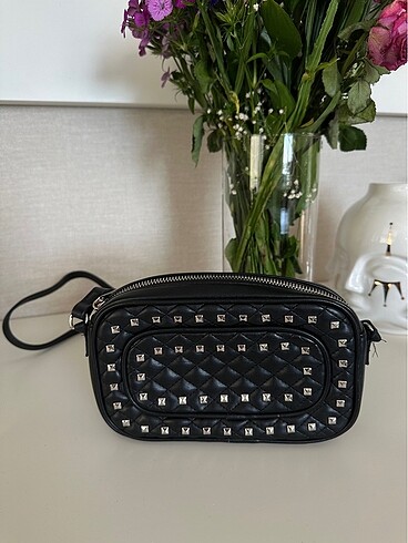 Zara Kapitone Zımbalı çanta
