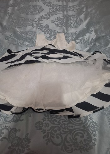 Kız Çocuk Beyaz Siyah Çizgili Askılı Elbise - Görsel 4