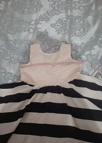 Kız Çocuk Beyaz Siyah Çizgili Askılı Elbise - Görsel 2