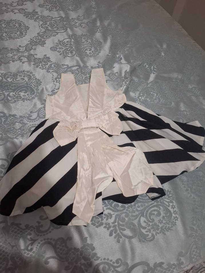 Kız Çocuk Beyaz Siyah Çizgili Askılı Elbise - Görsel 5