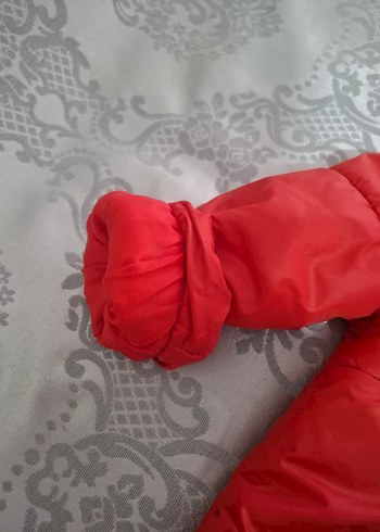 Erkek Çocuk Kırmızı Kapüşonlu Mont - Görsel 8