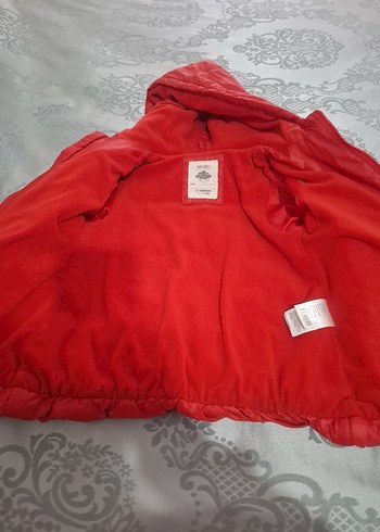 Erkek Çocuk Kırmızı Kapüşonlu Mont - Görsel 3