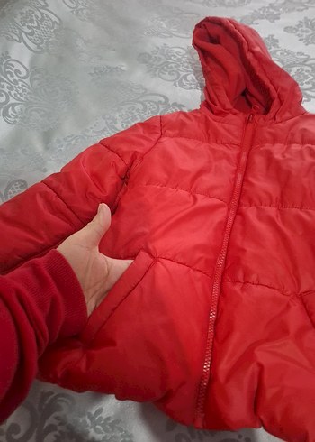 Erkek Çocuk Kırmızı Kapüşonlu Mont - Görsel 2