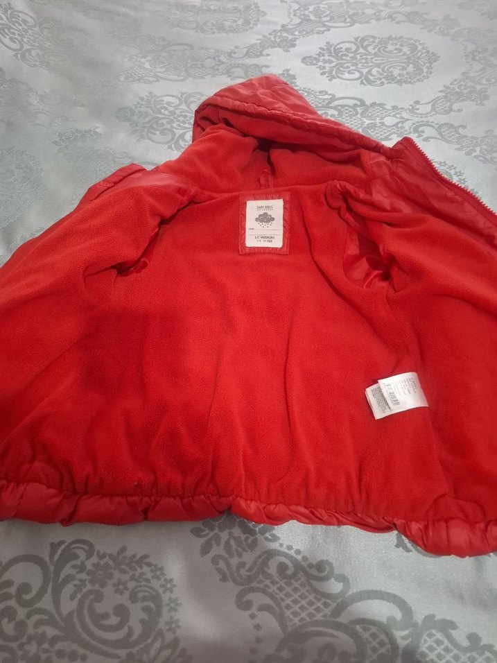 Erkek Çocuk Kırmızı Kapüşonlu Mont - Görsel 3