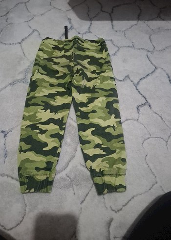 Erkek Çocuk Kamuflaj Desenli Bol Kesim Pantolon - Görsel 2