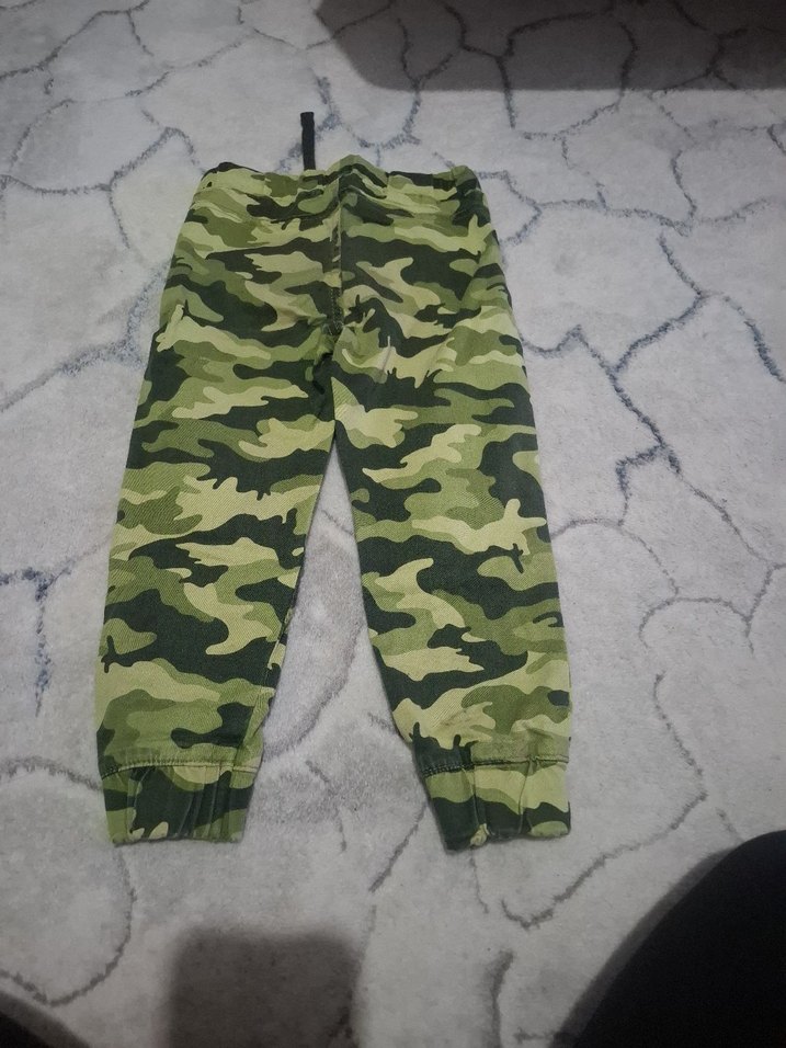 Erkek Çocuk Kamuflaj Desenli Bol Kesim Pantolon - Görsel 2