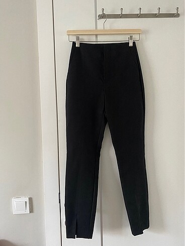 Mango Siyah Yırtmaçlı Pantolon