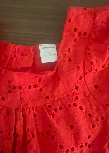 Kız Çocuk Kırmızı V Yaka Nakışlı Elbise - Görsel 4