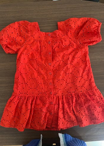 Kız Çocuk Kırmızı V Yaka Nakışlı Elbise - Görsel 3