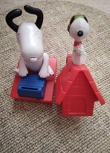 2 adet snoopy figürleri 