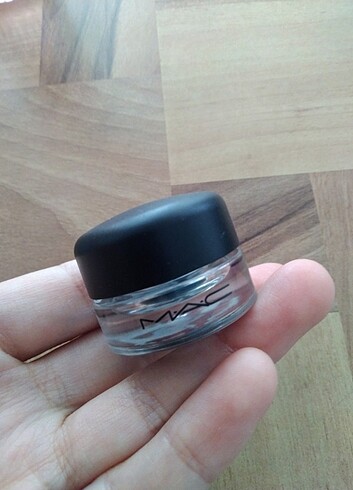  Beden Renk MAC siahi ışıltılı eyeliner 