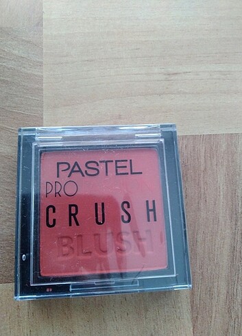 Pastel profashion crush allık 304 numara kırmızı rengi