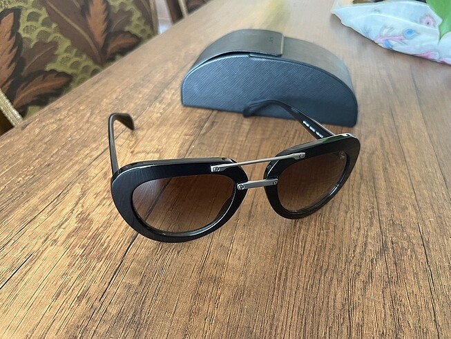 Prada Prada güneş gözlüğü