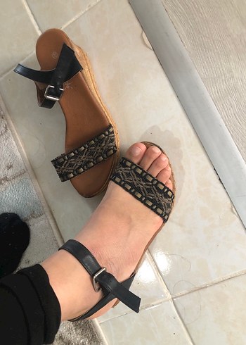 Siyah topuklu ayakkabı - Görsel 2