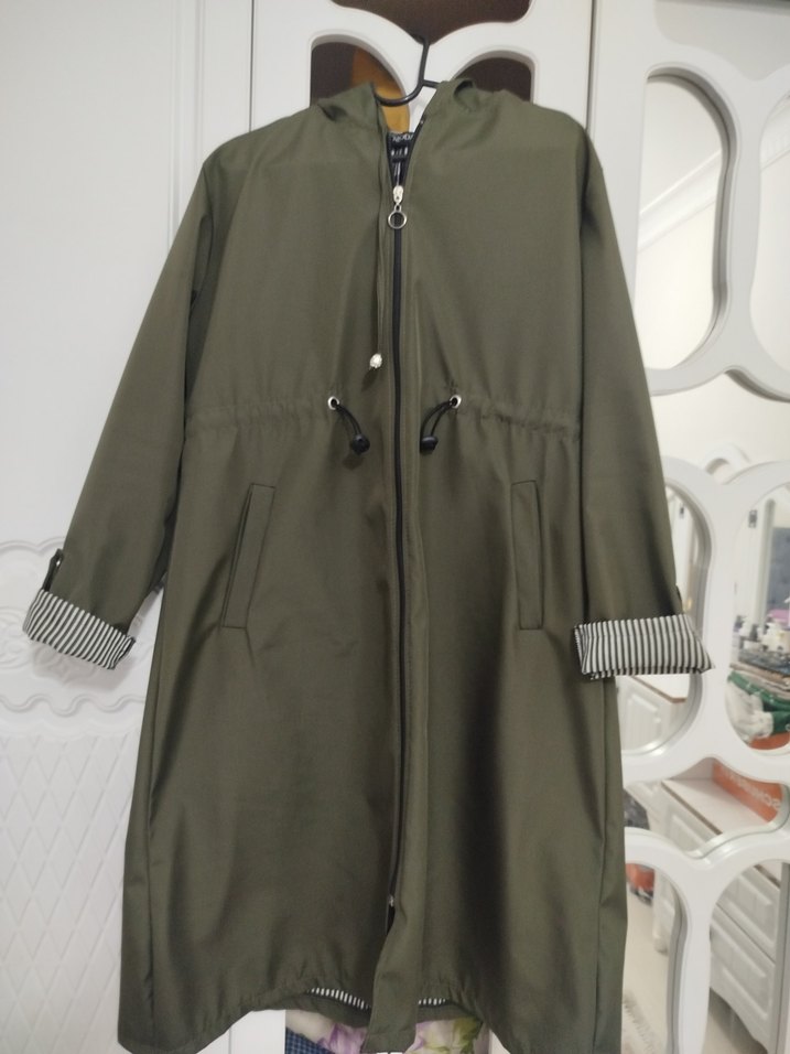 Kadın Haki Uzun Kuşaklı Yağmurluk - Görsel 3