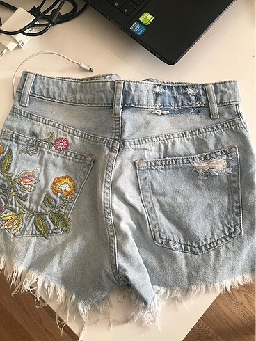 xs Beden Bershka şort