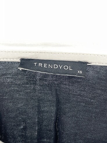 xs Beden çeşitli Renk Trendyol & Milla T-shirt %70 İndirimli.