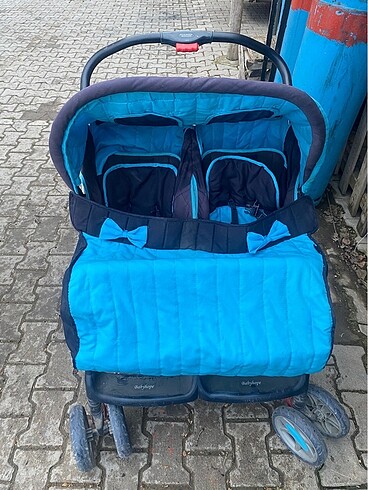 İkiz bebek arabası