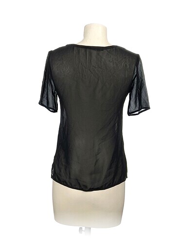 m Beden Zara T-shirt %70 İndirimli.