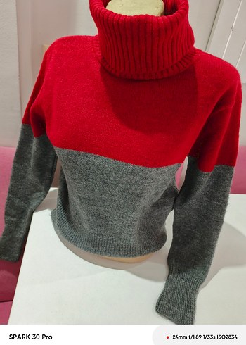 Kadın Gri-Kırmızı Örgü Boğazlı Kazak - Görsel 3