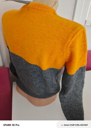 Gri ve Turuncu Kısa Triko Kadın Kazak - Görsel 4