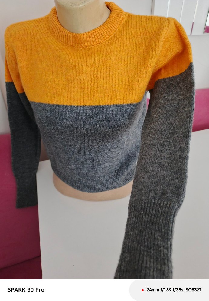 Gri ve Turuncu Kısa Triko Kadın Kazak - Görsel 2