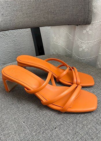 Bambi Turuncu Topuklu Minimalist Kadın Sandalet