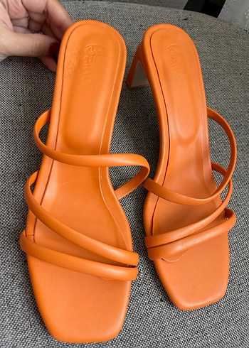 39 Beden Bambi Turuncu Topuklu Minimalist Kadın Sandalet