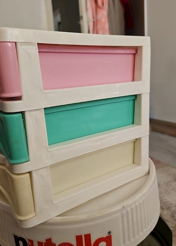 Ikea Pastel Renkli Çok Bölmeli Makyaj Organizeri