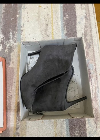 40 Beden Gri Süet Stiletto Topuklu Kadın Bot