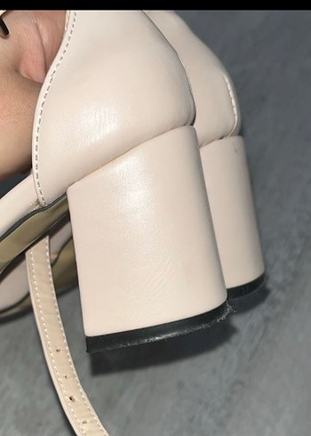 Diğer Bej Rengi Süet Tokalı Topuklu Kadın Ayakkabı