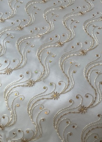 İşlemeli Beyaz Parlak Yatak Örtüsü - Görsel 3