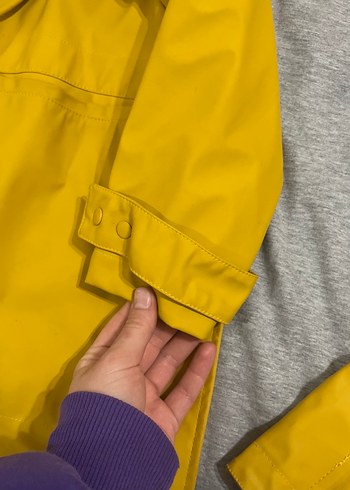 Sarı Kapüşonlu Midi Yağmurluk - Görsel 3