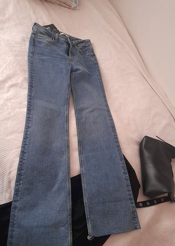 Gri Tokalı Mavi Midi Boy Kadın Kot Pantolon