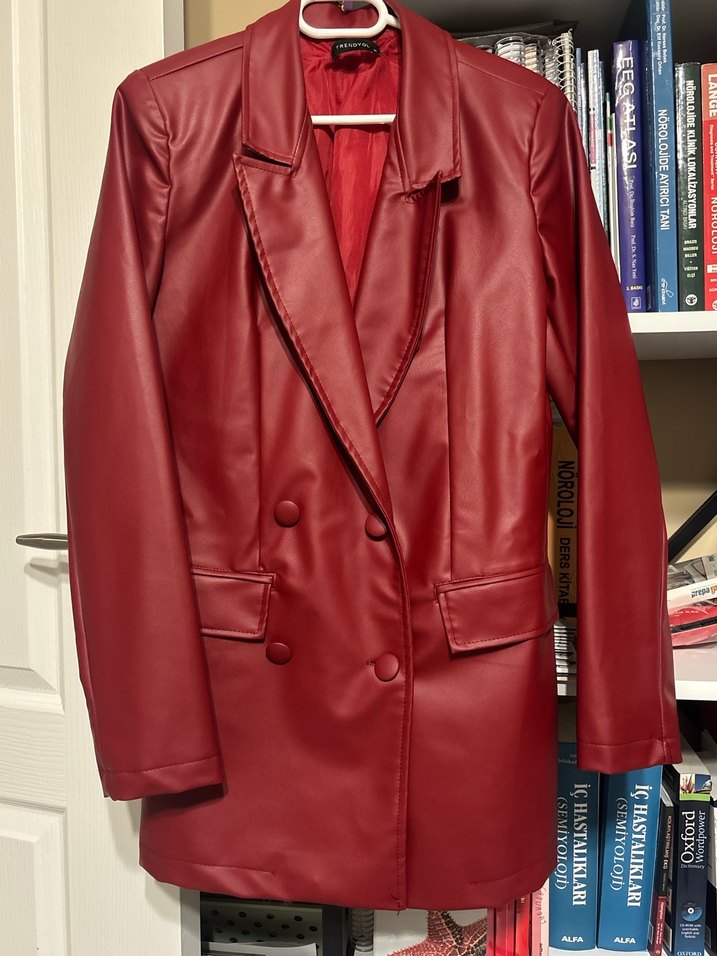 Kadın Kırmızı Deri Düğmeli Midi Blazer - Görsel 4