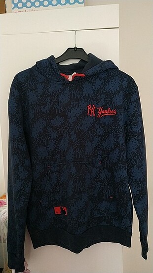 yankees sweatshirt