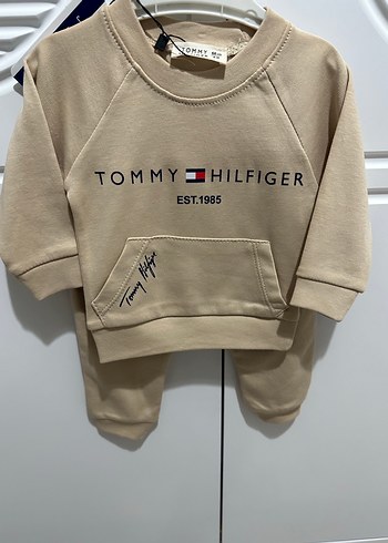 Tommy Hilfiger Erkek Çocuk bej rengi alt üst takım - Görsel 2