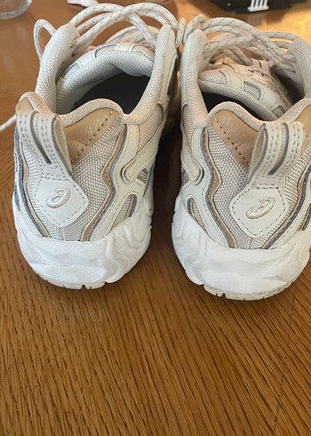 40 Beden beyaz Renk Asics bayan 40 no