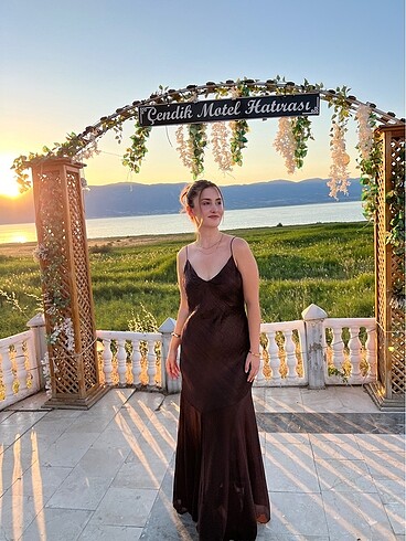 Massimo dutti gece elbisesi