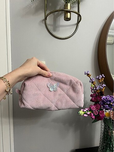 Pembe makyaj çantası