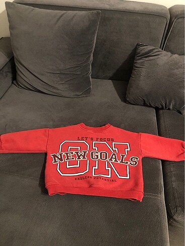 Zara 3-4 yaş kırmızı sweatshirt