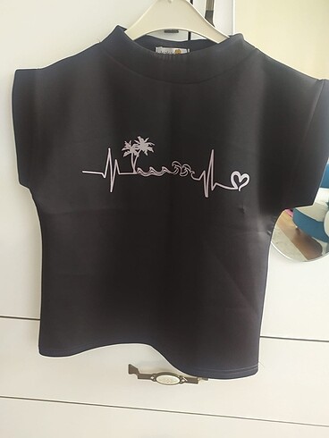 Siyah kısa kollu tshirt