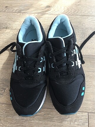 Asics spor ayakkabı