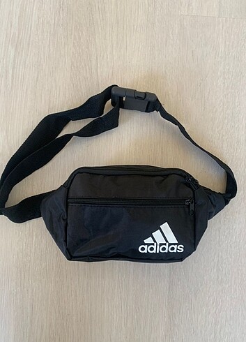 Adidas Adidas çapraz omuz ve bel çantası.