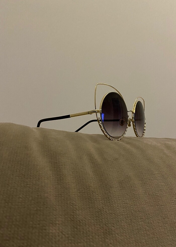 Kadın tasarım güneş gözlüğü - Görsel 2