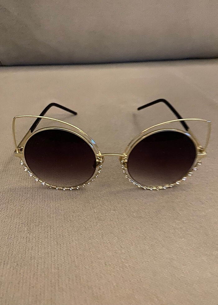 Kadın tasarım güneş gözlüğü - Görsel 3