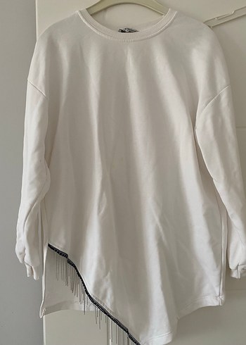 Zincir Detaylı Beyaz Salaş Sweatshirt